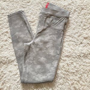 Spanx leggings size small camouflage multi color